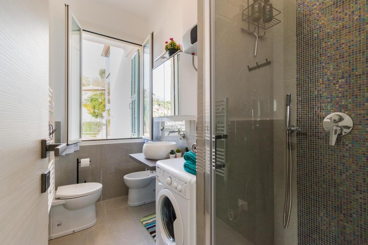 Casa Acqua Marina - 1 Min From The Sea, Wi-fi & Air Conditioning, Sea View Balcony * Bordighera