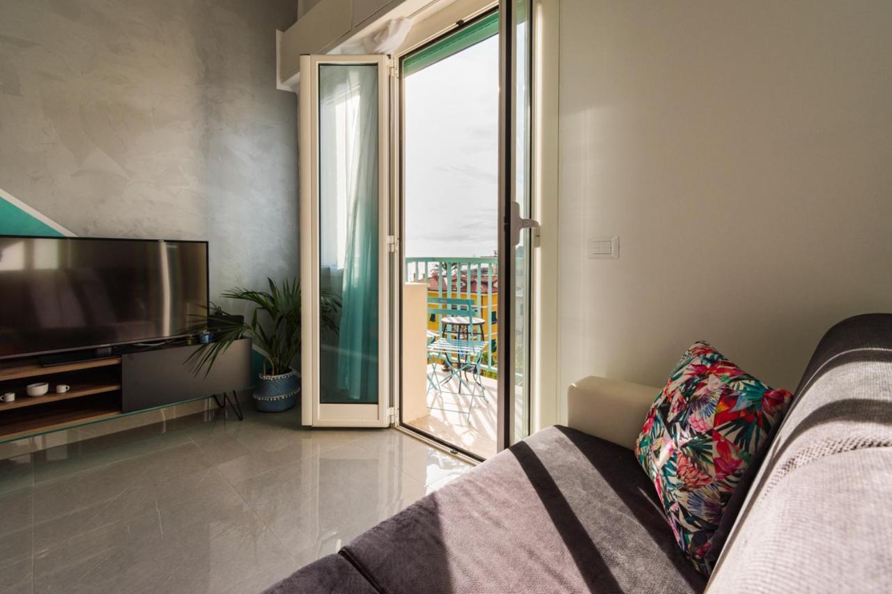 Casa Acqua Marina - 1 Min From The Sea, Wi-fi & Air Conditioning, Sea View Balcony * Bordighera