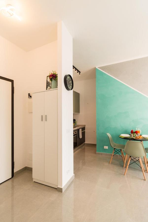 Casa Acqua Marina - 1 Min From The Sea, Wi-fi & Air Conditioning, Sea View Balcony * Bordighera