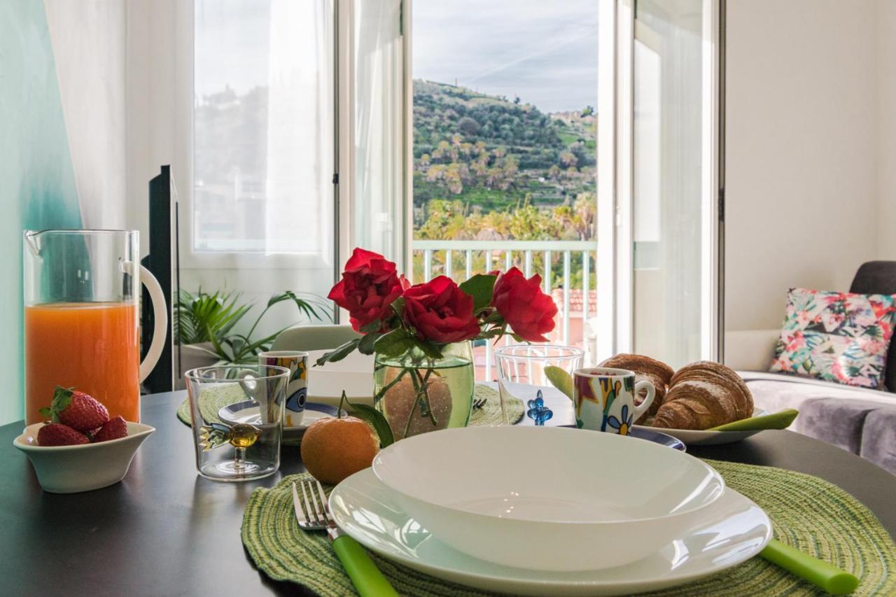 Casa Acqua Marina - 1 Min From The Sea, Wi-fi & Air Conditioning, Sea View Balcony * Bordighera