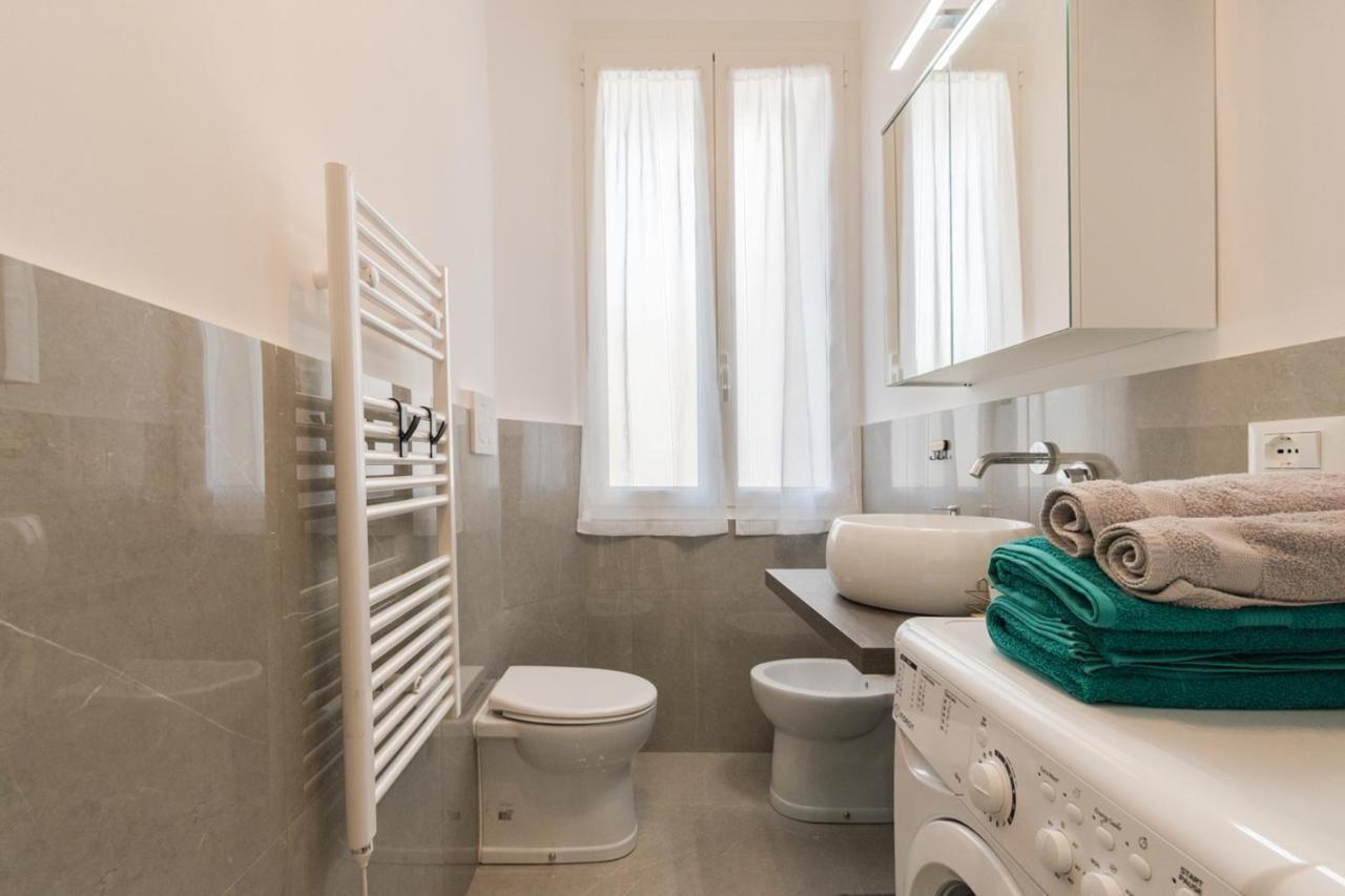 Casa Acqua Marina - 1 Min From The Sea, Wi-fi & Air Conditioning, Sea View Balcony Bordighera