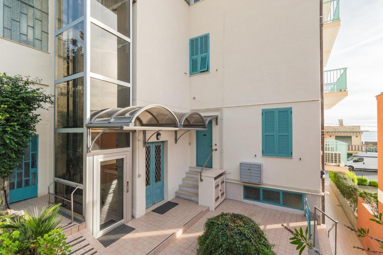 Casa Acqua Marina - 1 Min From The Sea, Wi-fi & Air Conditioning, Sea View Balcony Bordighera