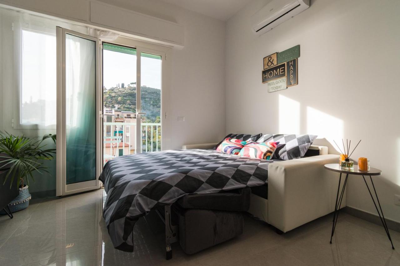 Apartment Casa Acqua Marina - 1 Min From The Sea, Wi-fi & Air Conditioning, Sea View Balcony